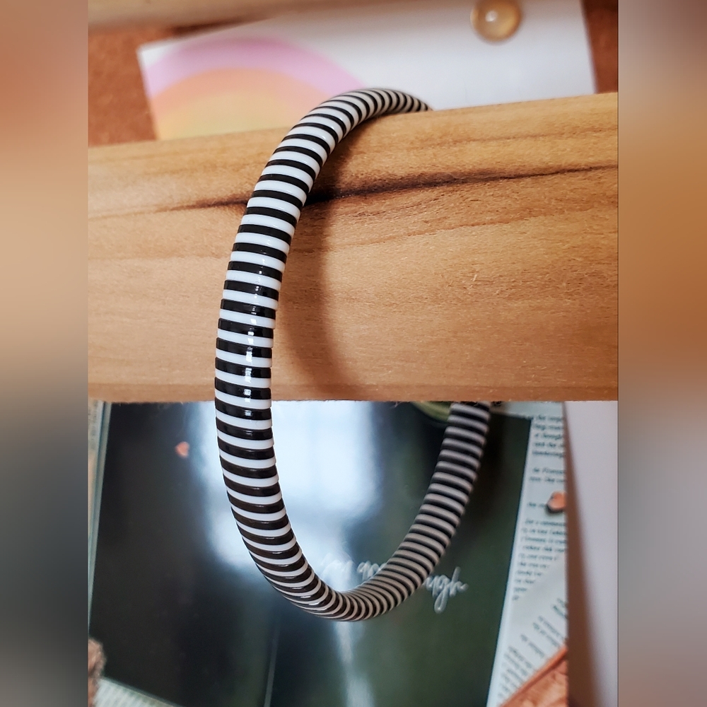 1 Standard Size Black & White Bangle